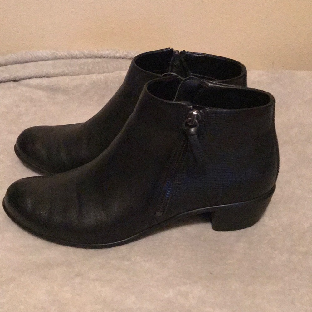 Like New Ecco Booties in Black